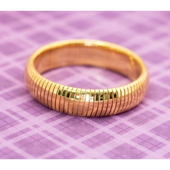 Vintage Caterpillar Gold Tone Stylish Bangle Bracelet 7 inch by Avon - V10 - Picture 1 of 3